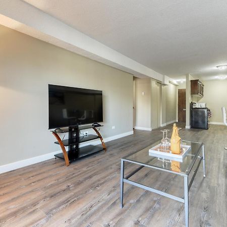 A Spacious Downtown 1-Bed Suite Calgary Exterior photo
