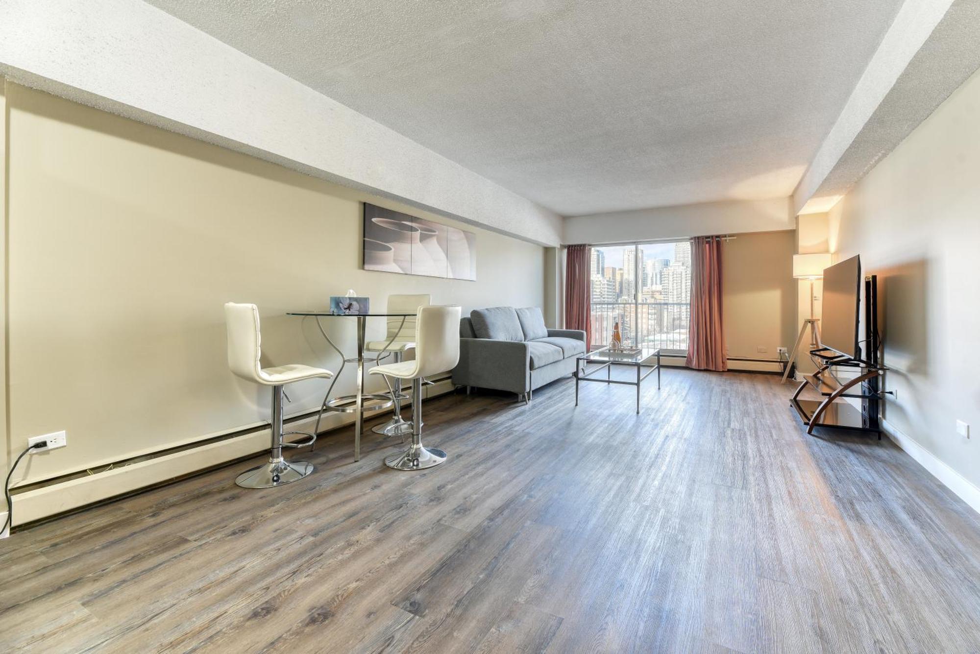 A Spacious Downtown 1-Bed Suite Calgary Exterior photo
