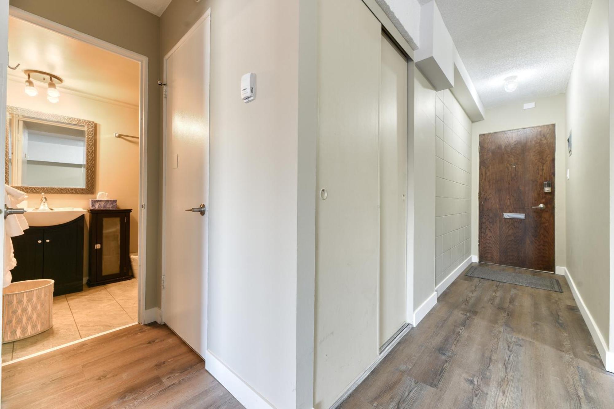 A Spacious Downtown 1-Bed Suite Calgary Exterior photo